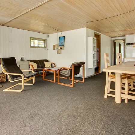 Four-bedroom Holiday In * Hals