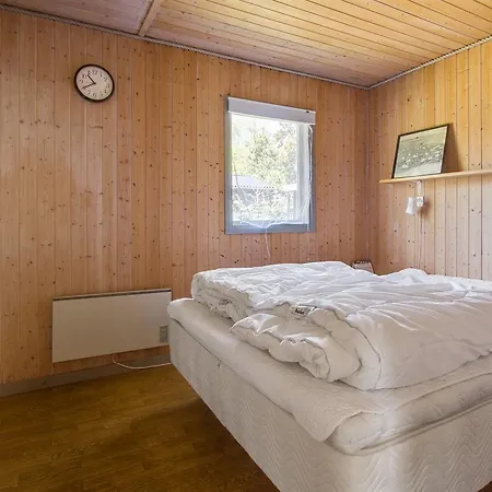 Hébergement de vacances Four-bedroom Holiday In *